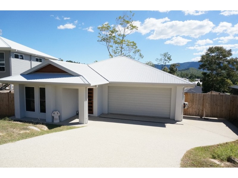 4 Pearl Street, Cannonvale QLD 4802
