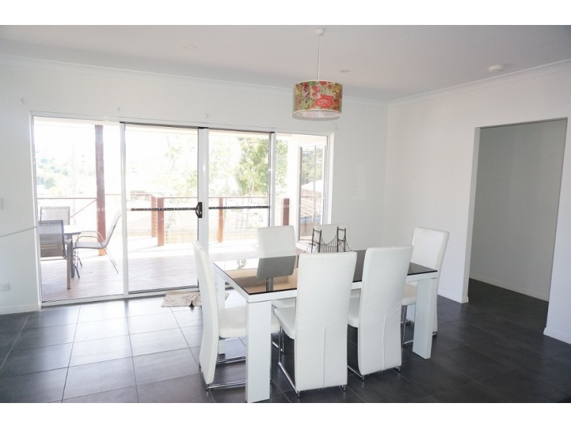 4 Pearl Street, Cannonvale QLD 4802