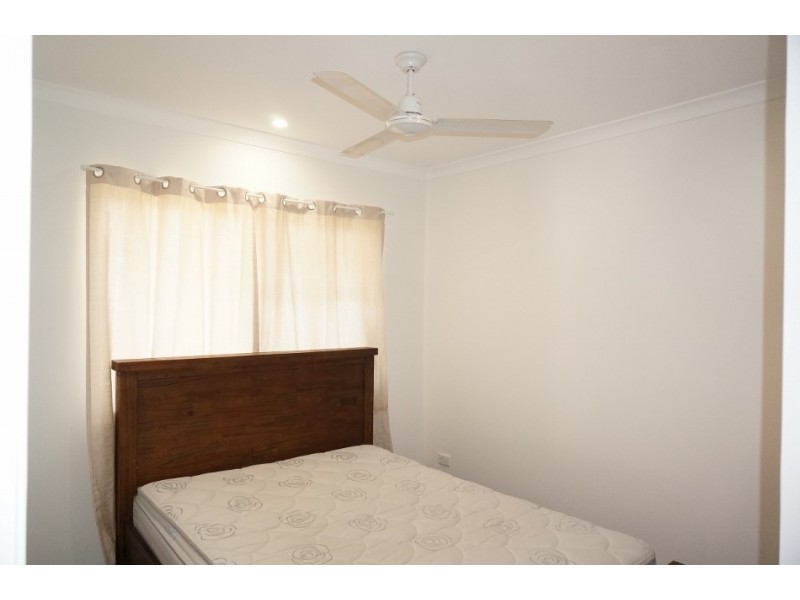 4 Pearl Street, Cannonvale QLD 4802