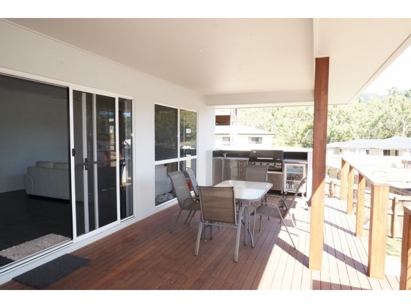 4 Pearl Street, Cannonvale QLD 4802