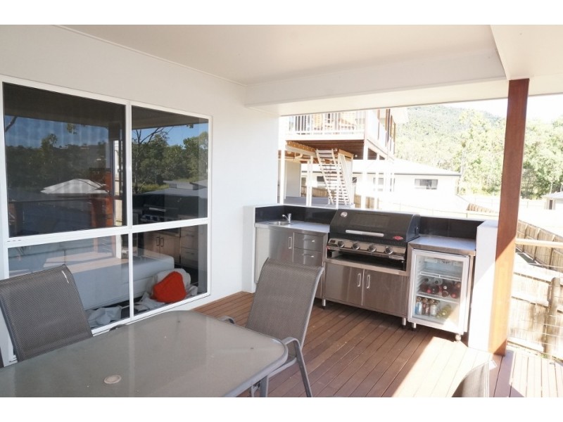 4 Pearl Street, Cannonvale QLD 4802