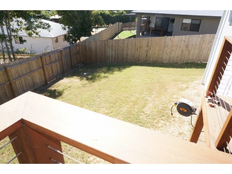 4 Pearl Street, Cannonvale QLD 4802