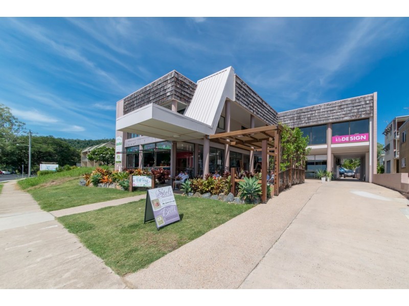 2 / 44 Coral Esplanade, Cannonvale QLD 4802