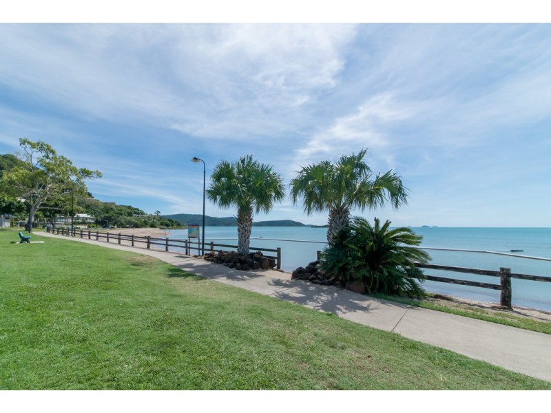 2 / 44 Coral Esplanade, Cannonvale QLD 4802