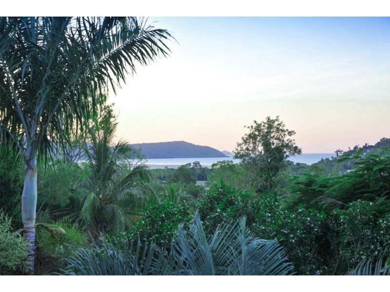 14 Country Road, Cannonvale QLD 4802