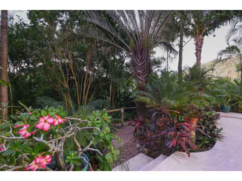 14 Country Road, Cannonvale QLD 4802