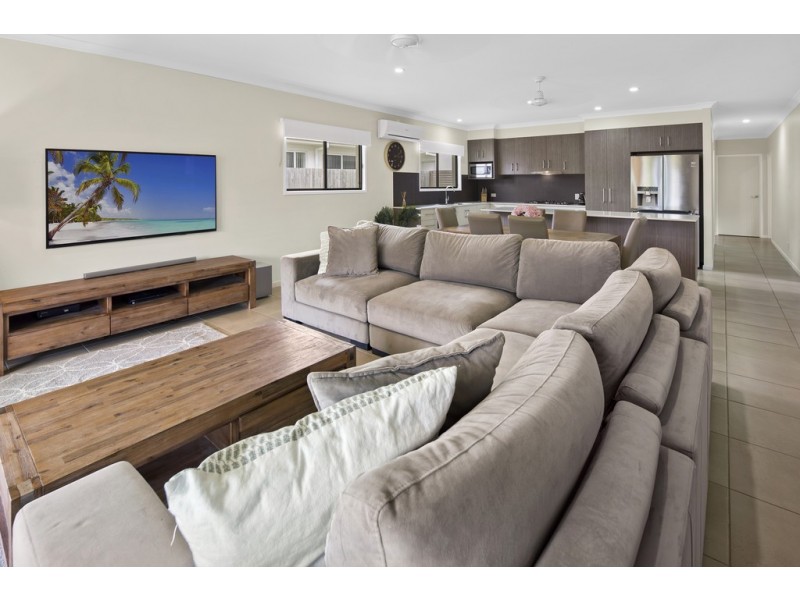 11 Twin Creek Court, Cannonvale QLD 4802