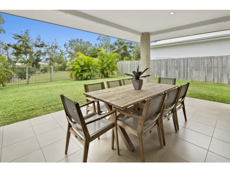 11 Twin Creek Court, Cannonvale QLD 4802