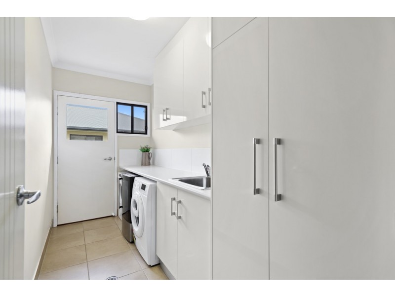 11 Twin Creek Court, Cannonvale QLD 4802