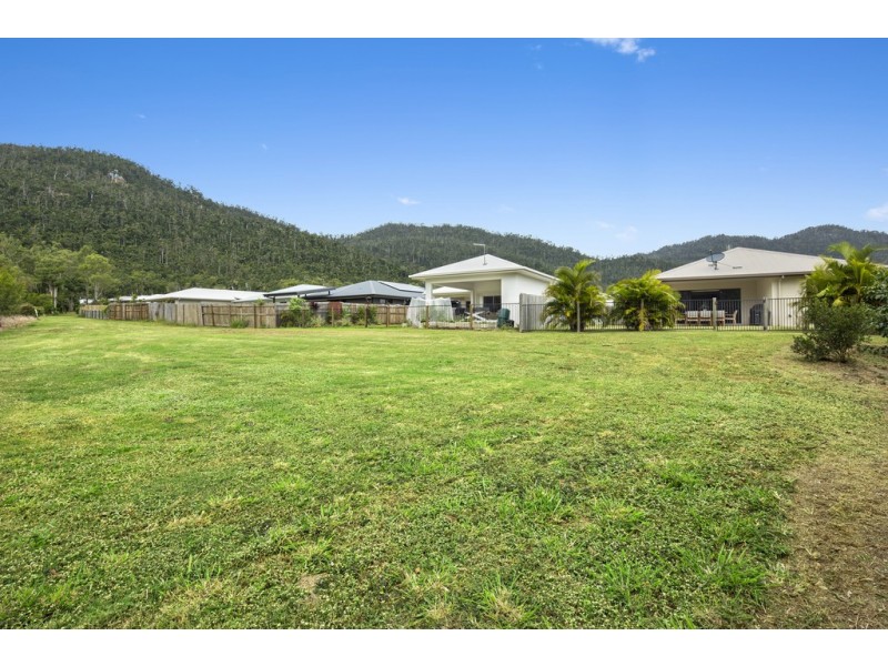 11 Twin Creek Court, Cannonvale QLD 4802