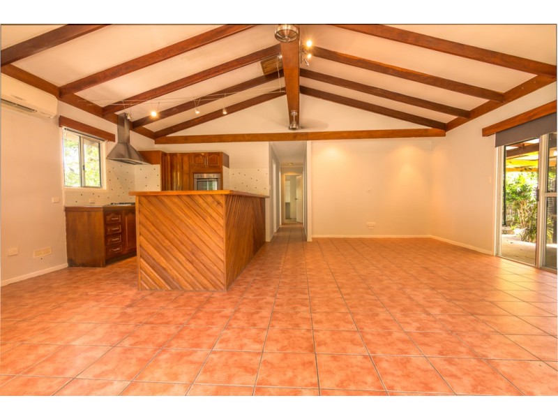 4 Iluka Street, Cannonvale QLD 4802
