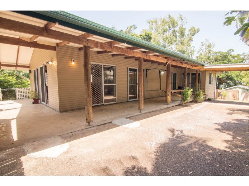 4 Iluka Street, Cannonvale QLD 4802