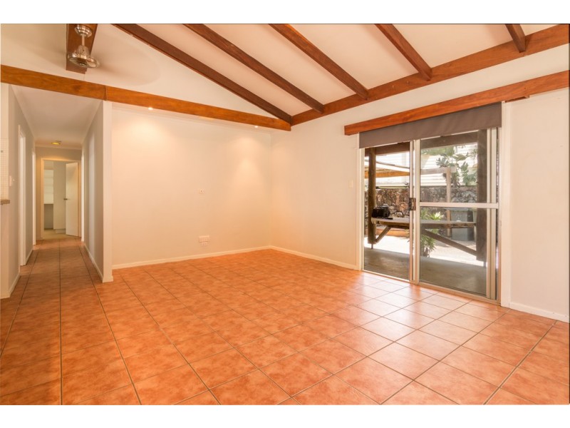 4 Iluka Street, Cannonvale QLD 4802