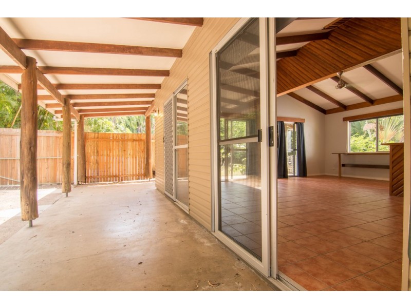 4 Iluka Street, Cannonvale QLD 4802
