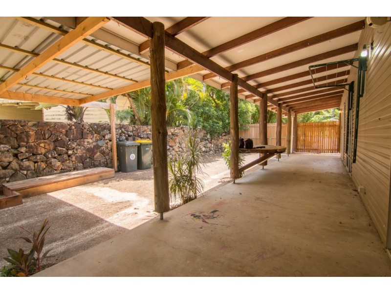 4 Iluka Street, Cannonvale QLD 4802