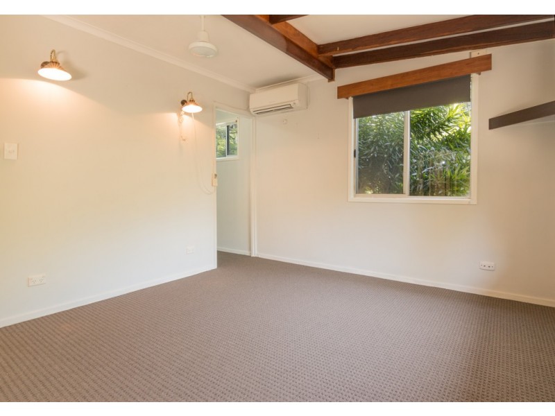 4 Iluka Street, Cannonvale QLD 4802