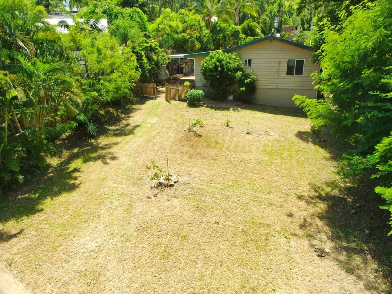 4 Iluka Street, Cannonvale QLD 4802