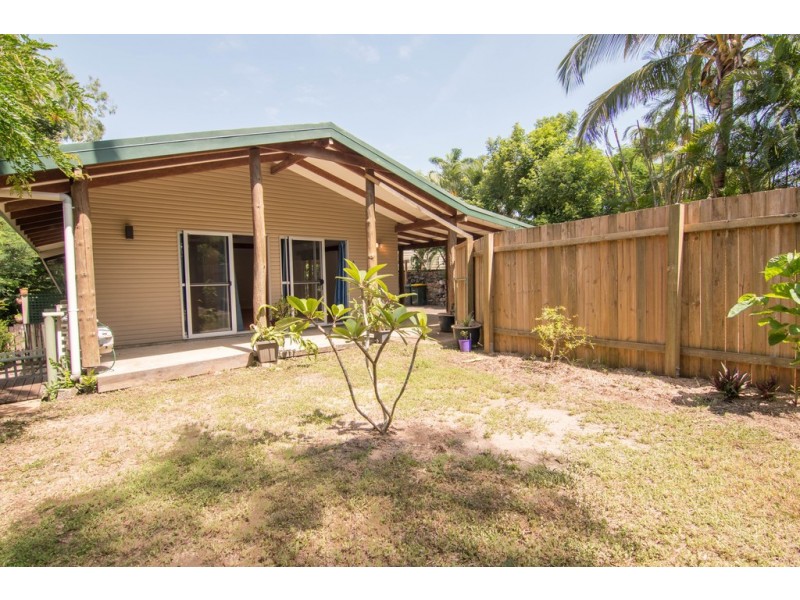 4 Iluka Street, Cannonvale QLD 4802
