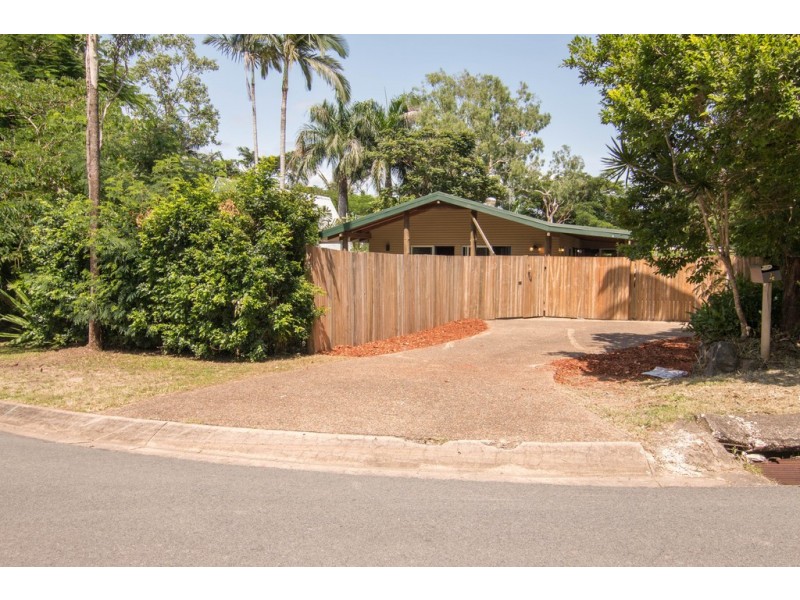 4 Iluka Street, Cannonvale QLD 4802