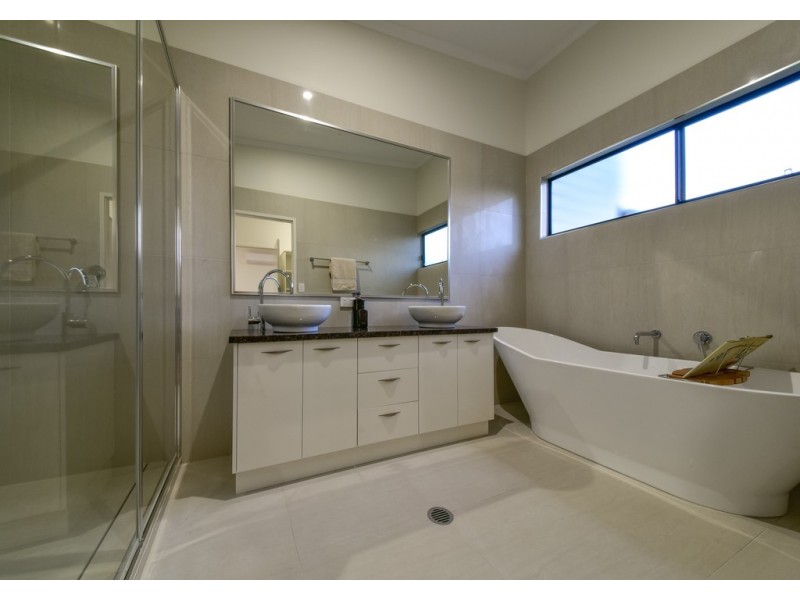 13 Seaview Drive, Airlie Beach QLD 4802