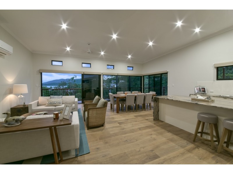 17 Seaview Drive, Airlie Beach QLD 4802