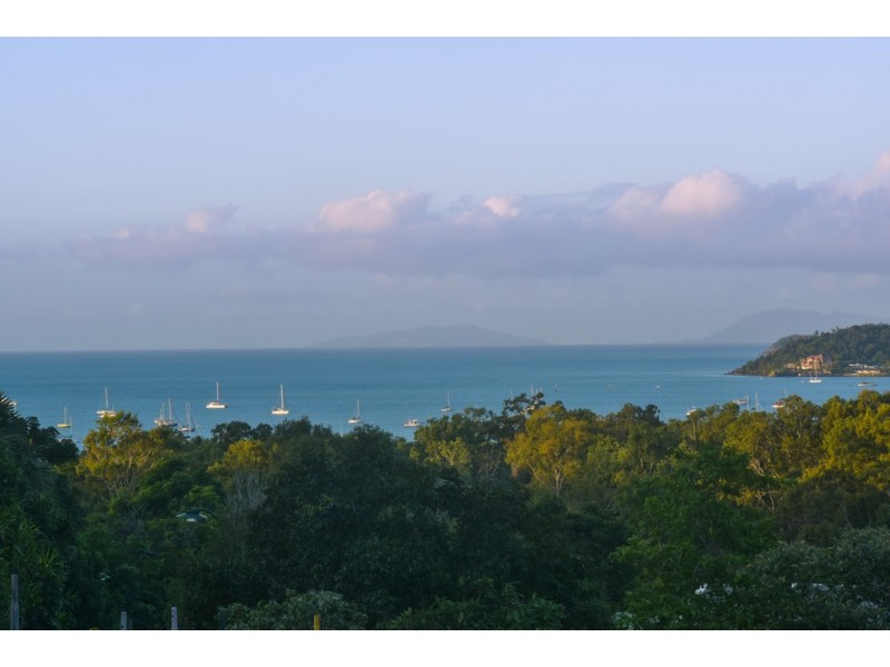 17 Seaview Drive, Airlie Beach QLD 4802