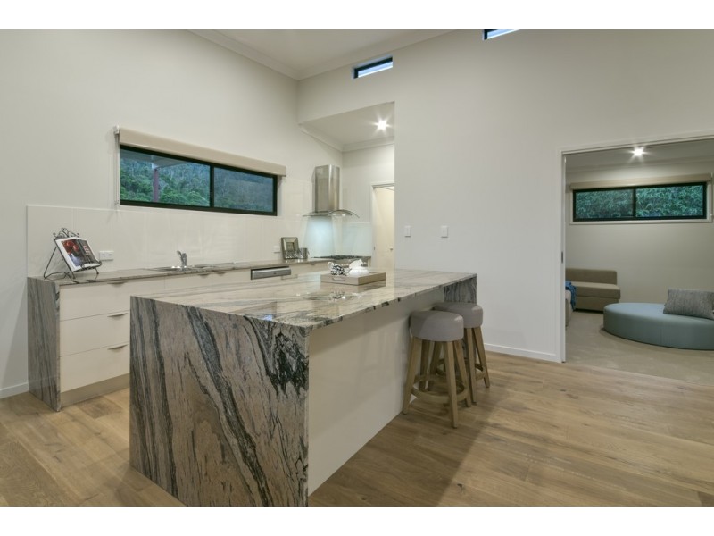 17 Seaview Drive, Airlie Beach QLD 4802