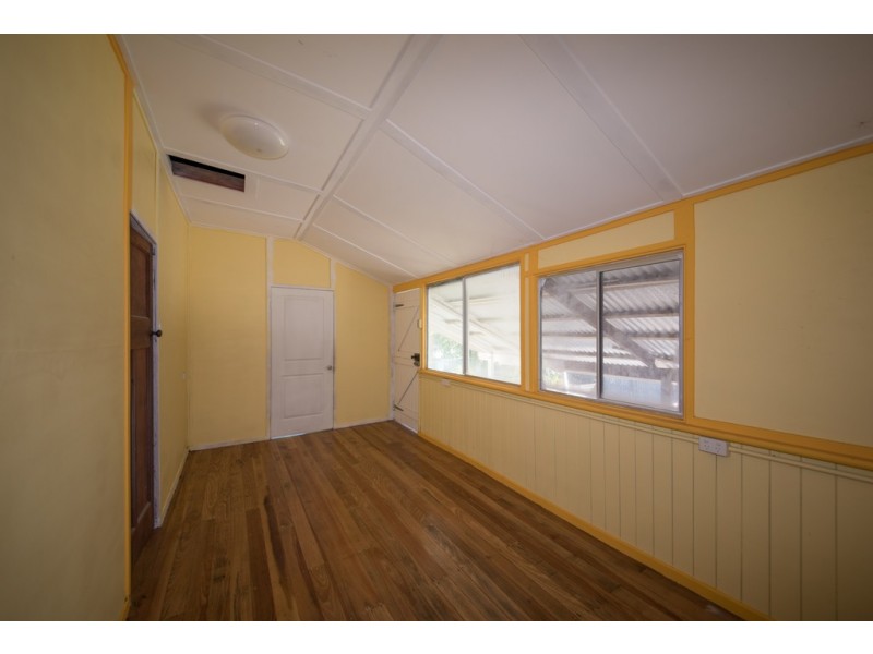 10 Barry Street, Proserpine QLD 4800