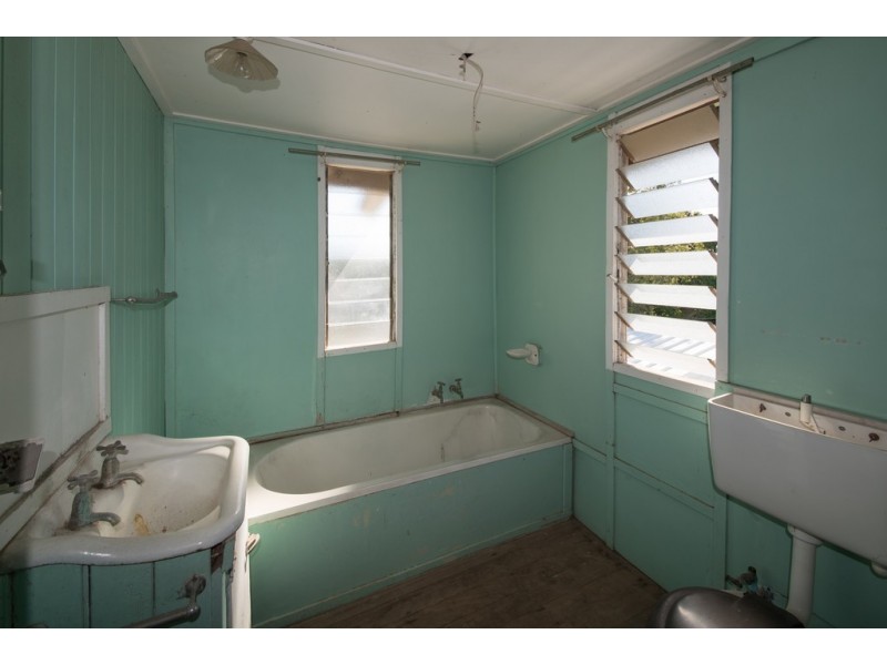 10 Barry Street, Proserpine QLD 4800