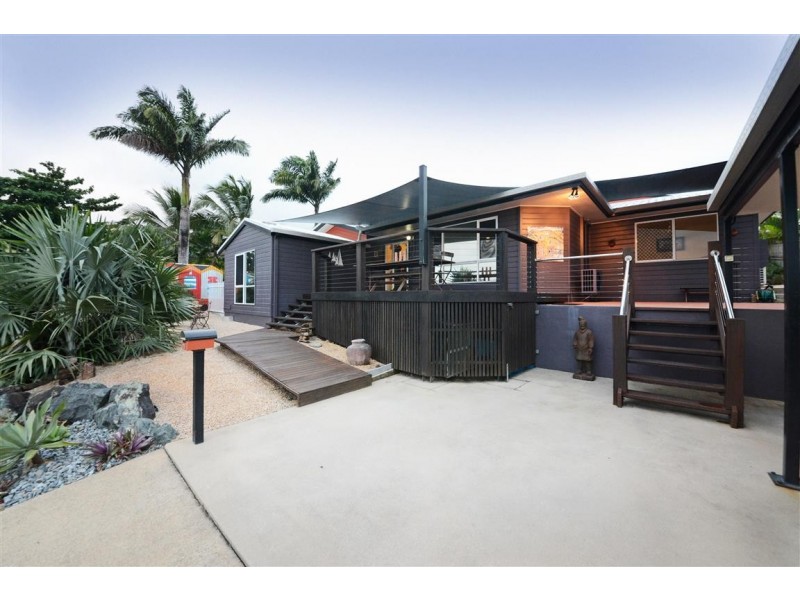 1 Whitehaven Crescent, Cannonvale QLD 4802