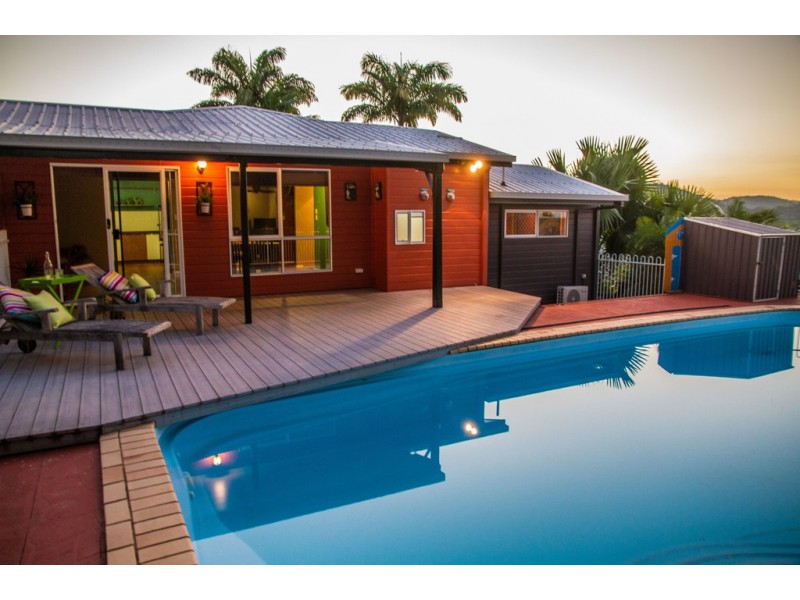 1 Whitehaven Crescent, Cannonvale QLD 4802