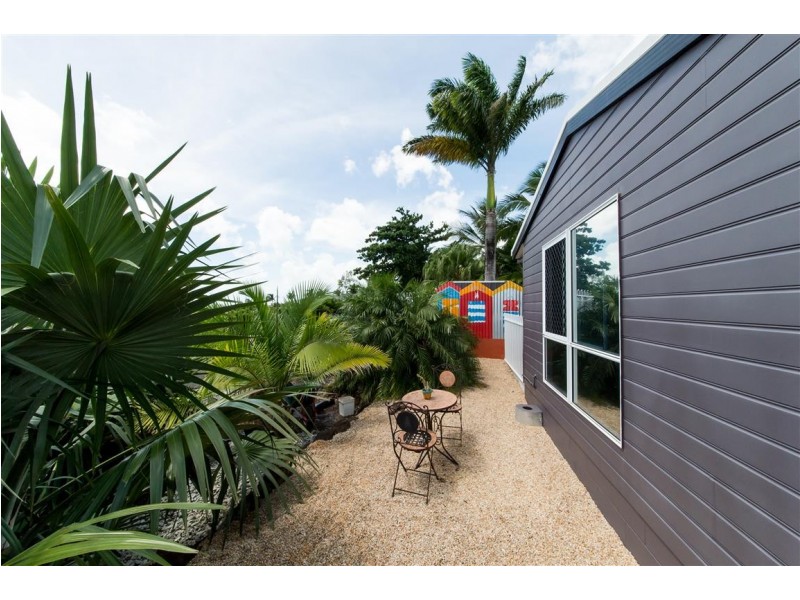 1 Whitehaven Crescent, Cannonvale QLD 4802