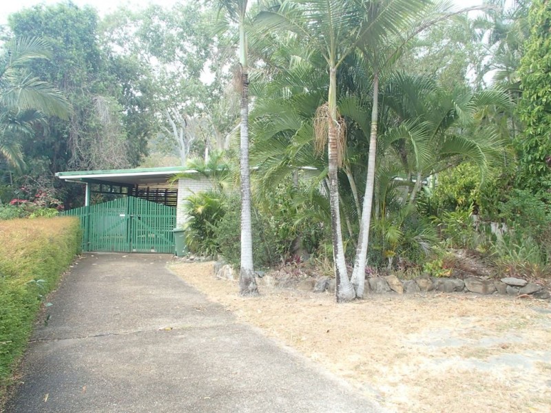 17 Manooka Drive, Cannonvale QLD 4802