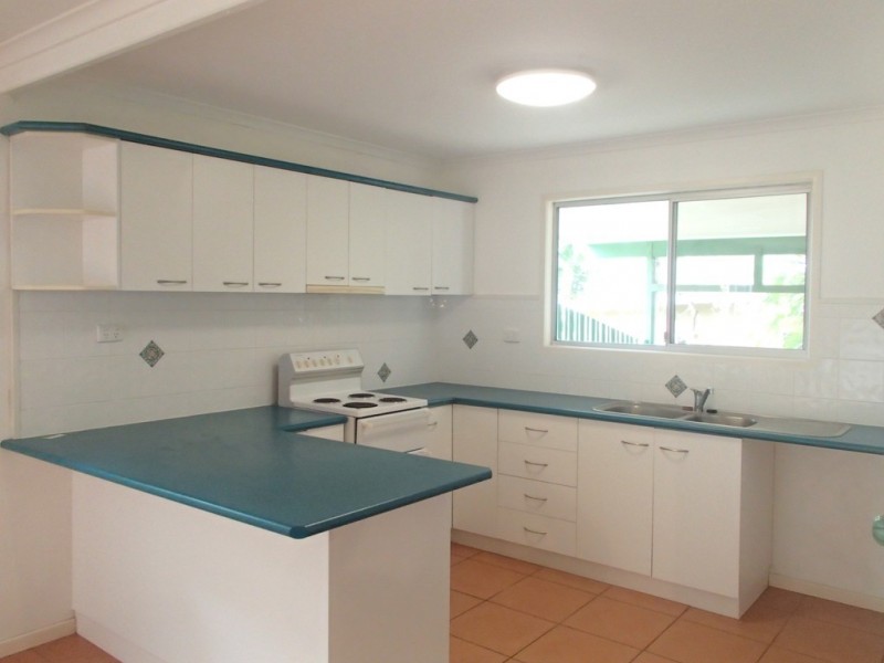 17 Manooka Drive, Cannonvale QLD 4802