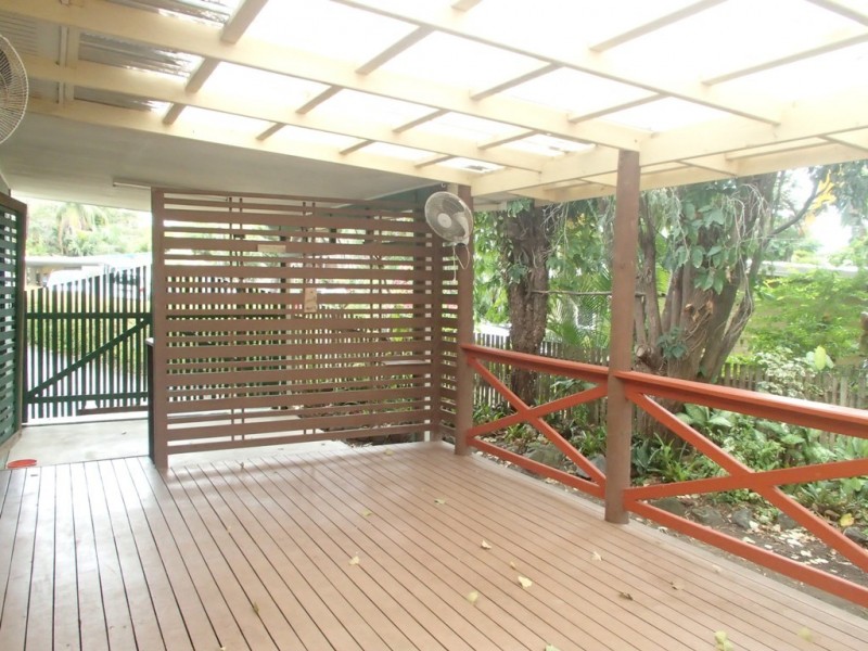 17 Manooka Drive, Cannonvale QLD 4802