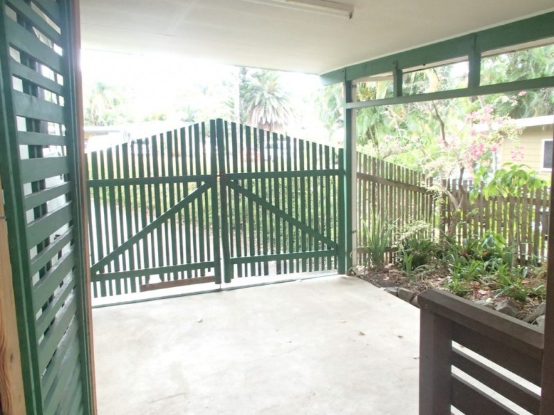 17 Manooka Drive, Cannonvale QLD 4802