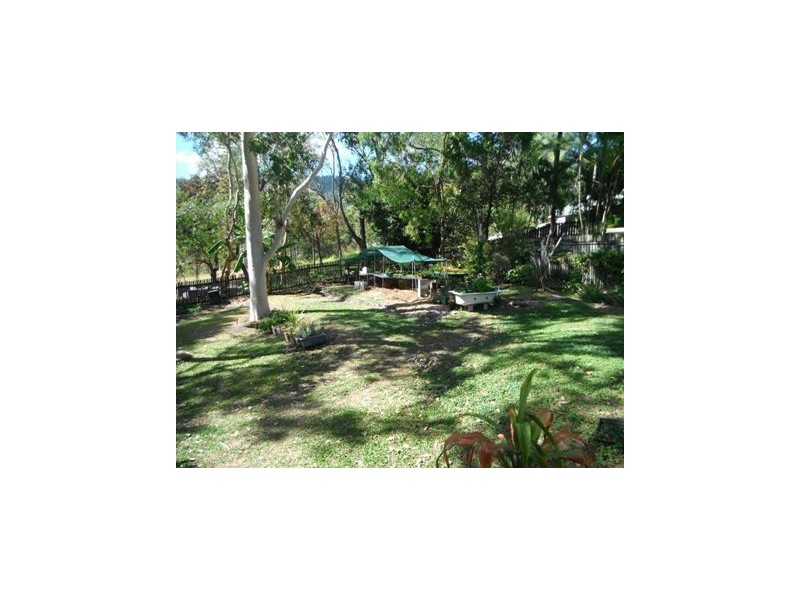 17 Manooka Drive, Cannonvale QLD 4802