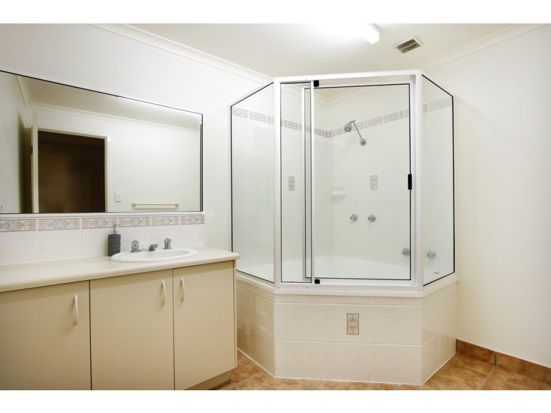9/20 Island Drive, Cannonvale QLD 4802