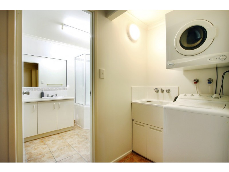 9/20 Island Drive, Cannonvale QLD 4802