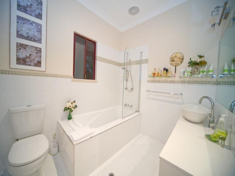 48 Valley Drive, Cannonvale QLD 4802