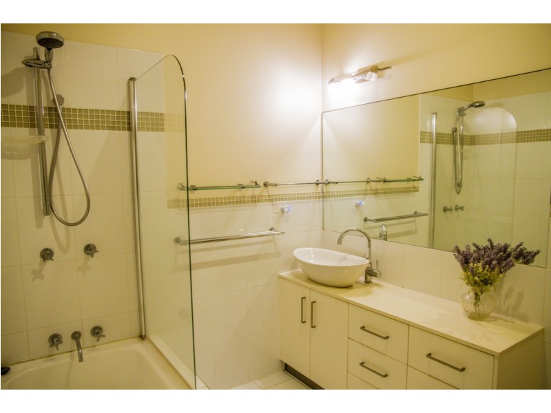 48 Valley Drive, Cannonvale QLD 4802