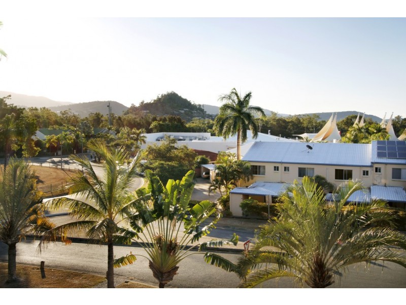 7/2 Eshelby Drive, Cannonvale QLD 4802