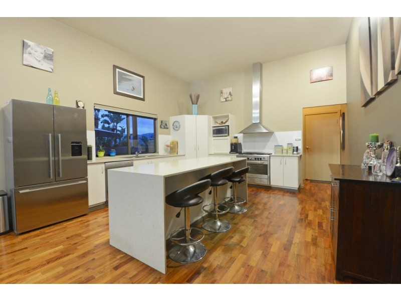 37 Kookaburra Drive, Cannonvale QLD 4802