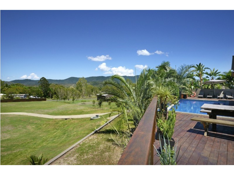 37 Kookaburra Drive, Cannonvale QLD 4802