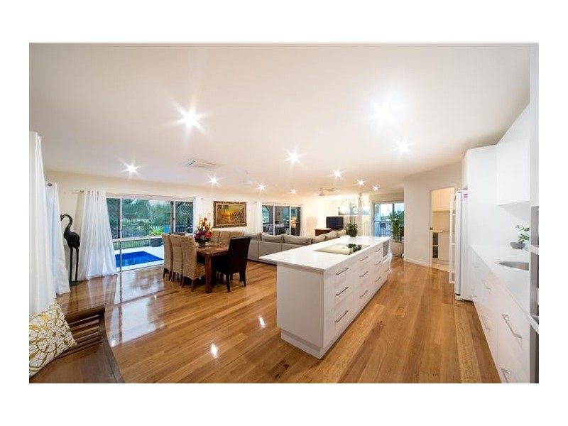 16 Tropic Road, Cannonvale QLD 4802