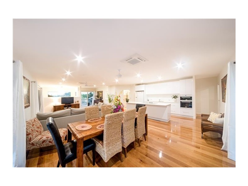 16 Tropic Road, Cannonvale QLD 4802