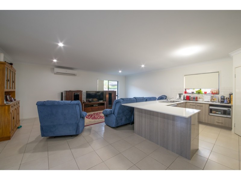 63 South Molle Boulevard, Cannonvale QLD 4802