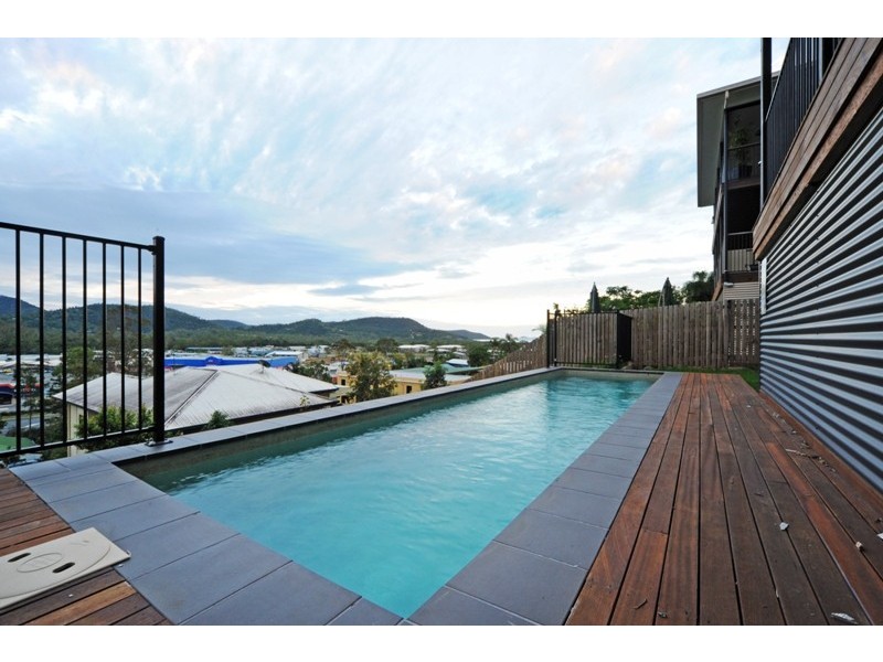 20 Whitehaven Crescent, Cannonvale QLD 4802