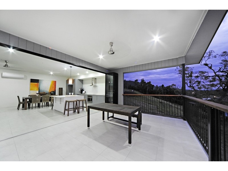 20 Whitehaven Crescent, Cannonvale QLD 4802