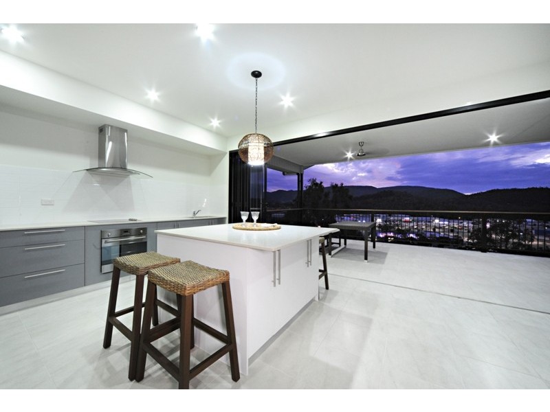 20 Whitehaven Crescent, Cannonvale QLD 4802